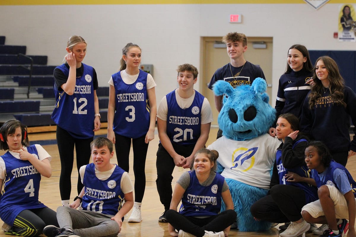Hubie the alien celebrates victory over stow with the unified team
