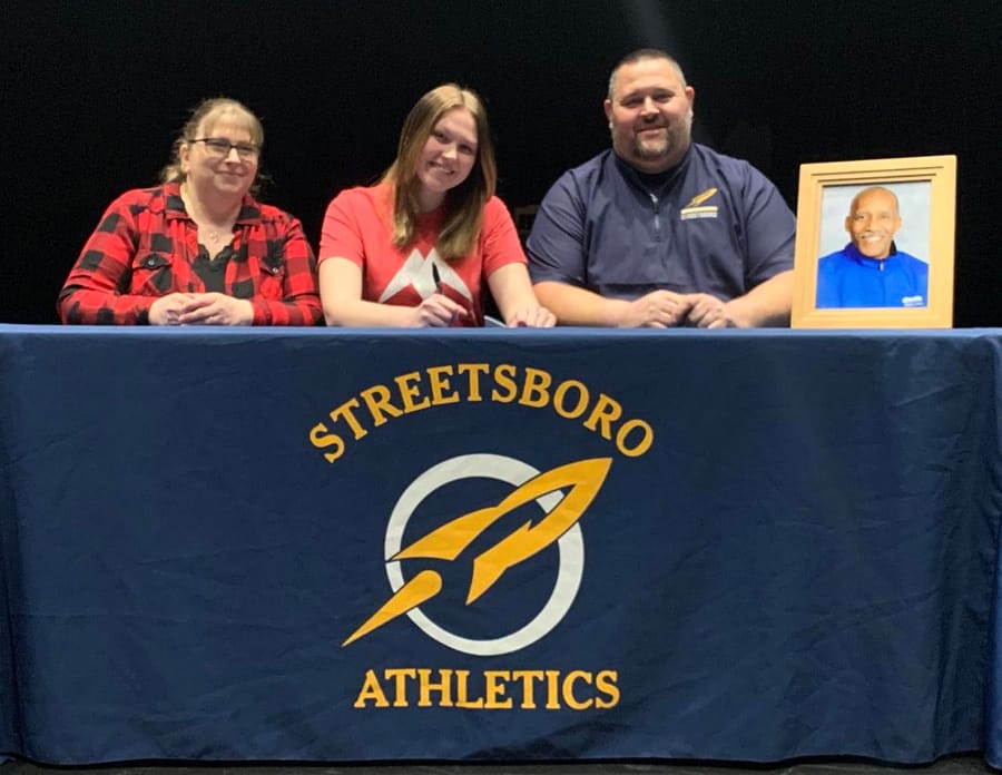 Senior Savanna Estes signs on to play basketball at Miami University Middletown alongside her parents Shannon and Ron Estes. Ive always wanted to play at a higher level so Im just really excited about the opportunity, Estes said.
